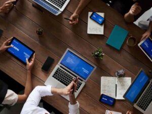 pexels-fauxels-3183183 (1)-666x380